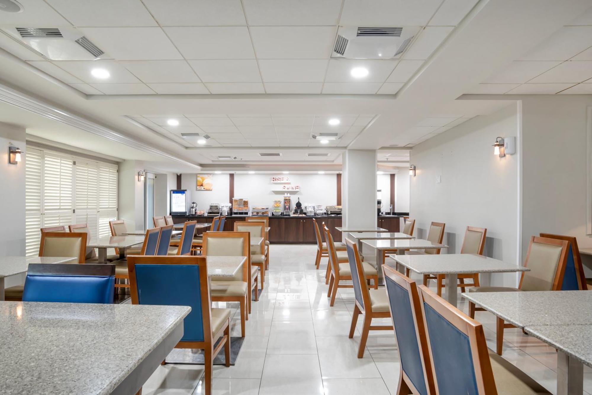 Comfort Inn & Suites New Orleans Airport North Kenner Bagian luar foto