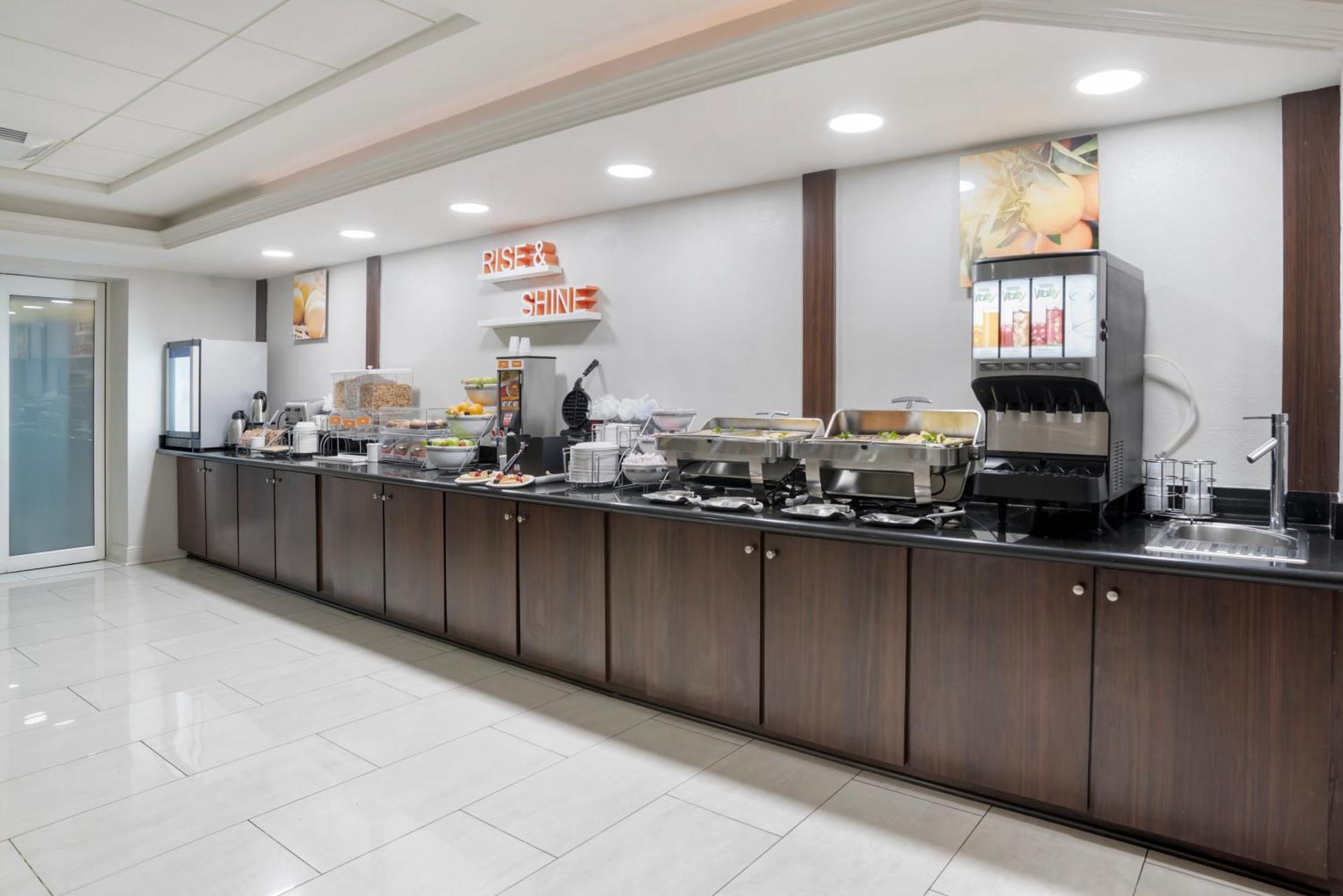 Comfort Inn & Suites New Orleans Airport North Kenner Bagian luar foto