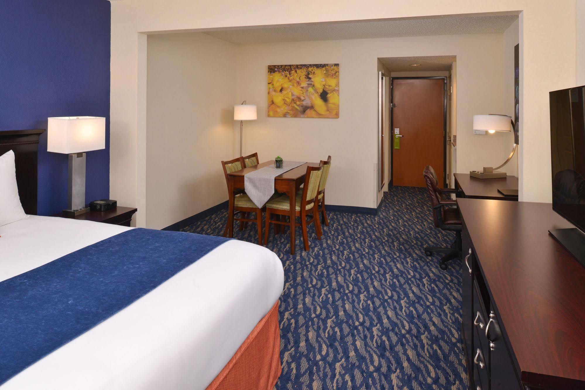 Comfort Inn & Suites New Orleans Airport North Kenner Bagian luar foto